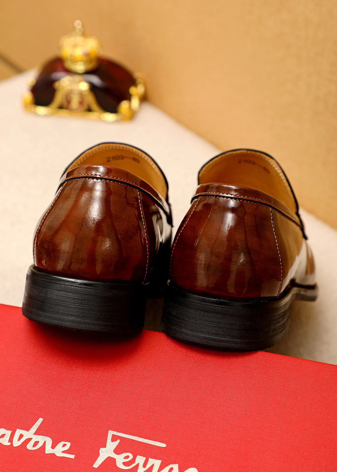 Men's shoes 💰460 💐 Product trademark: Ferragamo "Ferragamo" casual leather shoes Regular size: 38-44 (custom-made for 45🉑️) Product materials: Selected imported first-layer open-edge beaded cowhide upper + original hardware buckle, imported water-dyed cowhide leather lining. Strong three-dimensional visual effect, combined outsole Color: 3⃣️colors available